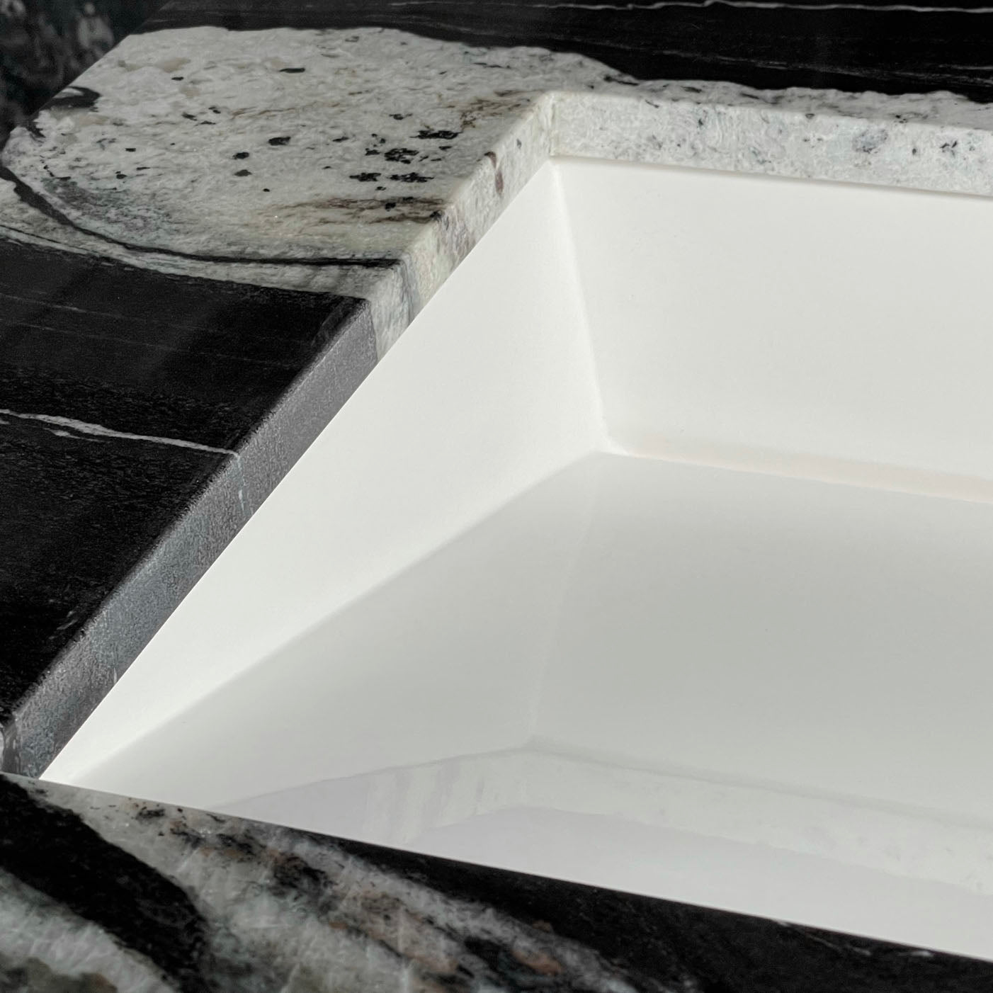 Undermount Ramp 30 Sink White Gloss